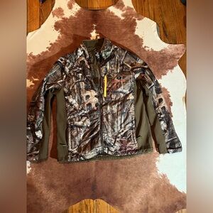 Mossy Oak Breakup Infinity camo jacket 
size large  
No flaws